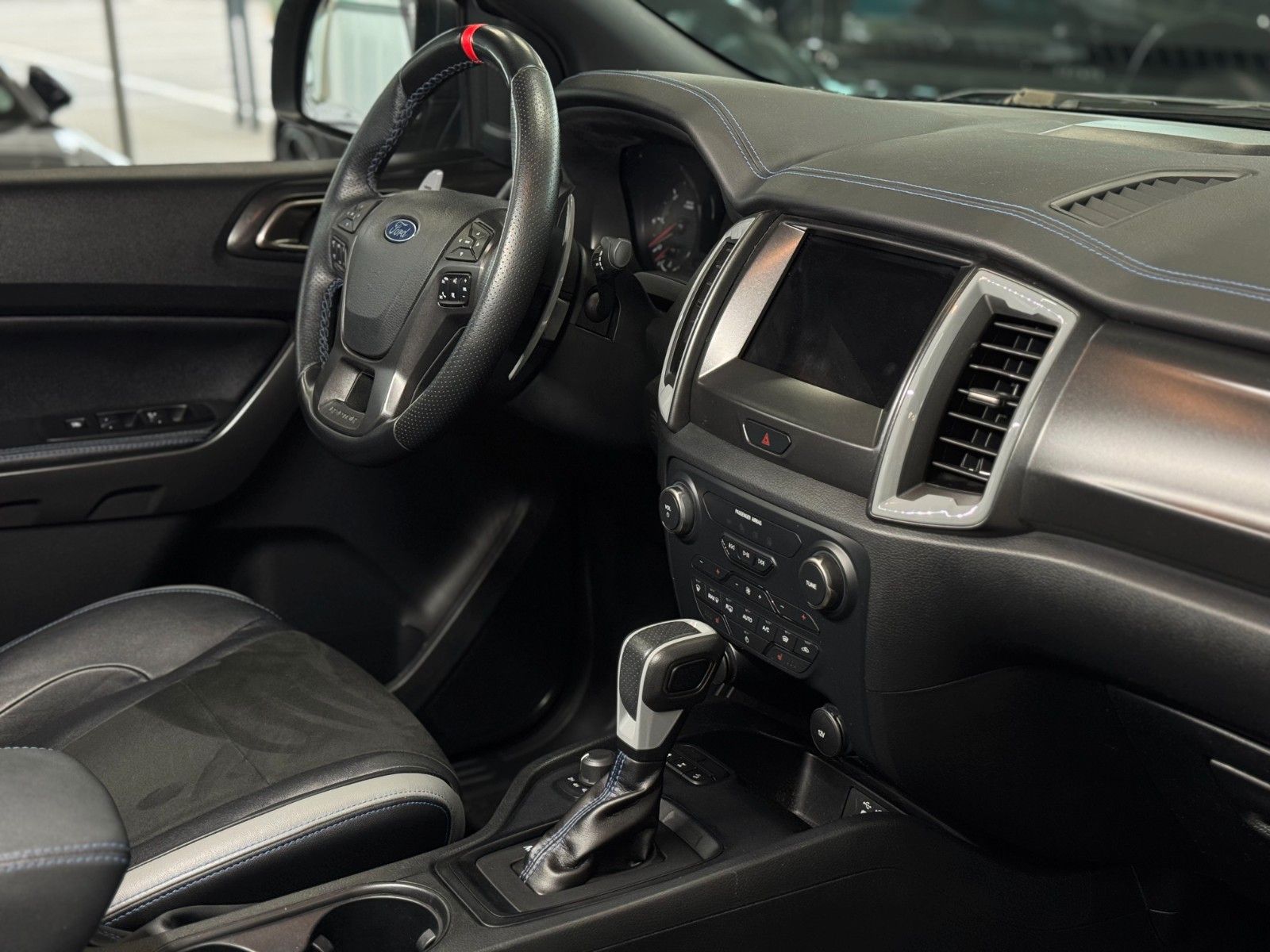 Fahrzeugabbildung Ford Ranger 2.0TDCi Panther Raptor DoKa 4x4 Standhzg.