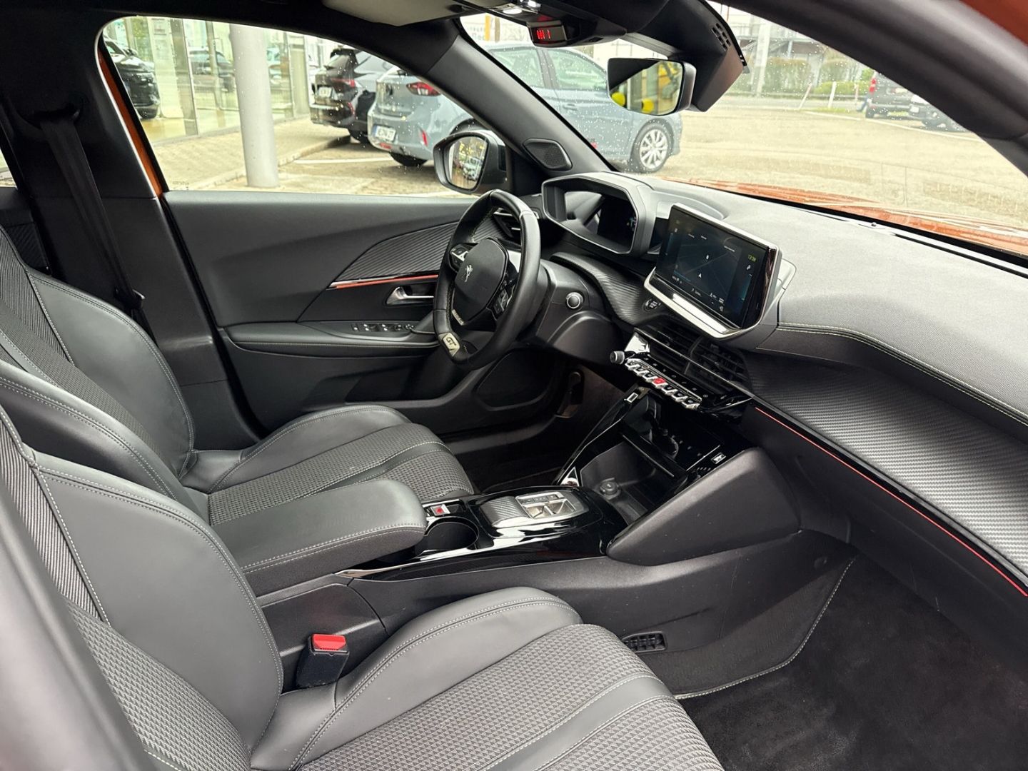 Fahrzeugabbildung Peugeot 2008 e- GT Navi Digitales Cockpit LED Apple CarP
