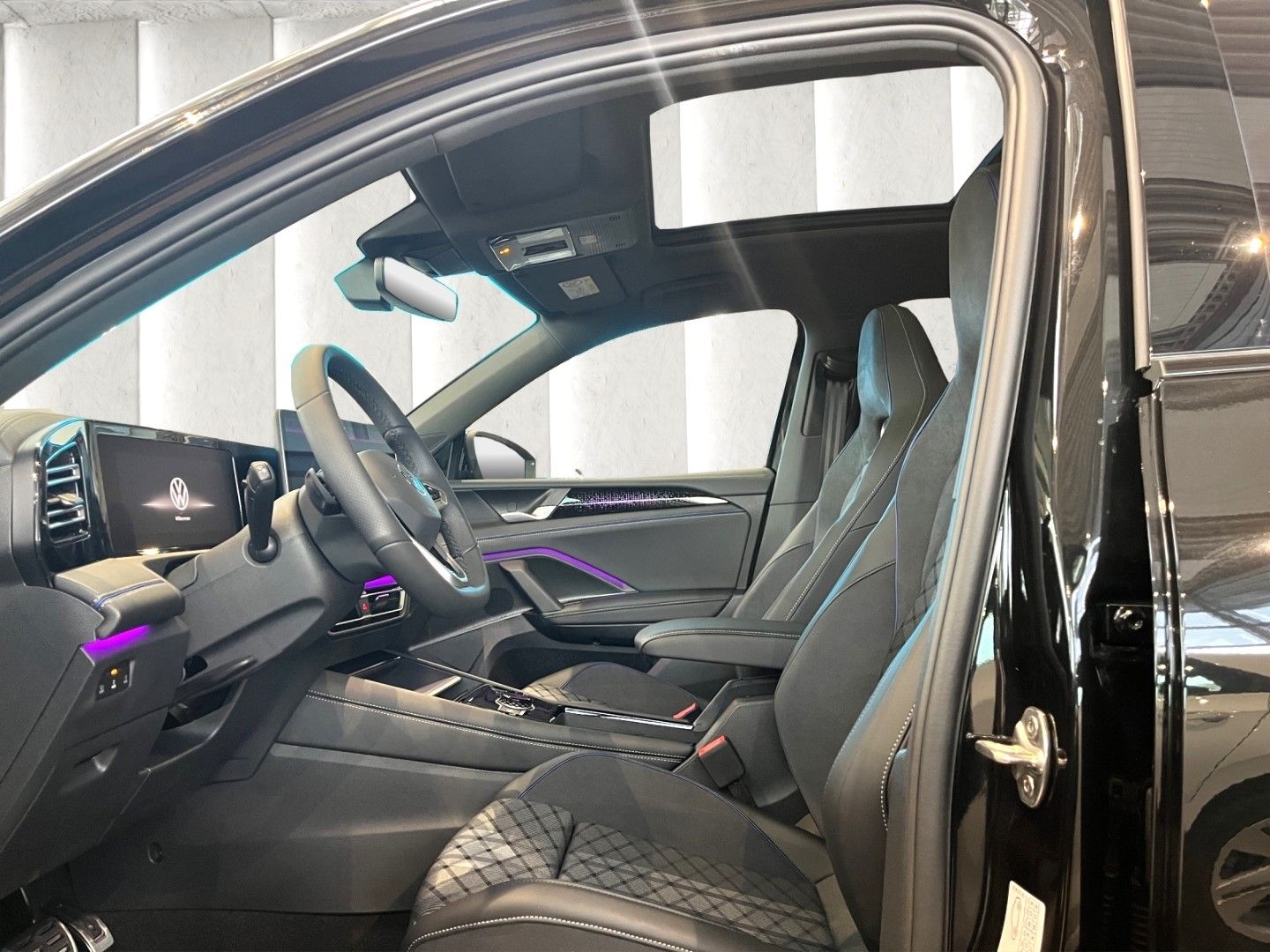 Volkswagen Tiguan R-LINE eHyb 272PS AHK Panodach 360°Ka 20 foto 4
