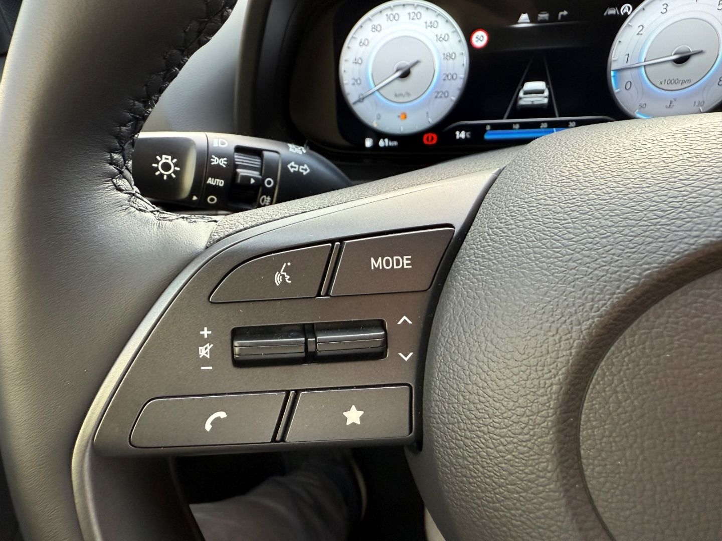HYUNDAI i20 Select Family Navi Apple CarPlay Android Aut - Image 15
