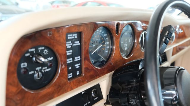 Fahrzeugabbildung Rolls-Royce Silver Spirit/Traumhafte Farbgebung/H-Zul.
