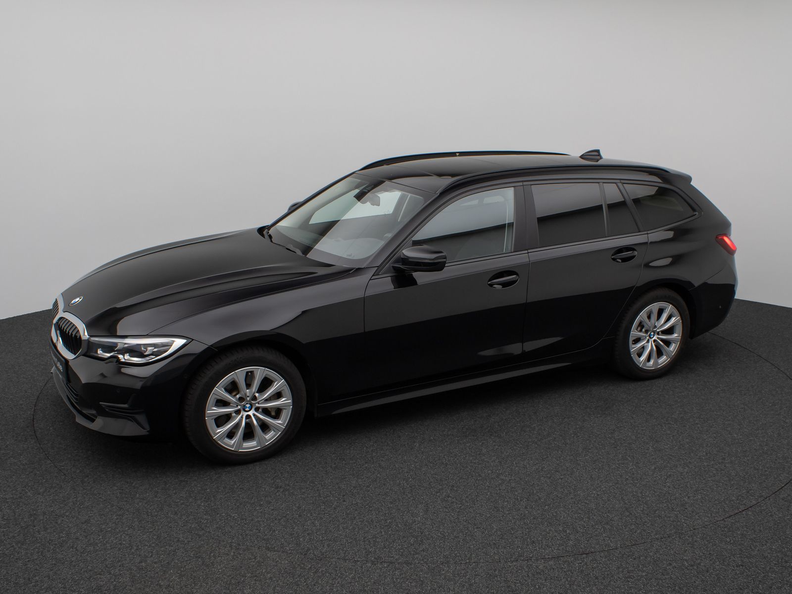 Fahrzeugabbildung BMW 330d Panorama Kamera H/K DAB Komfort Alarm LED