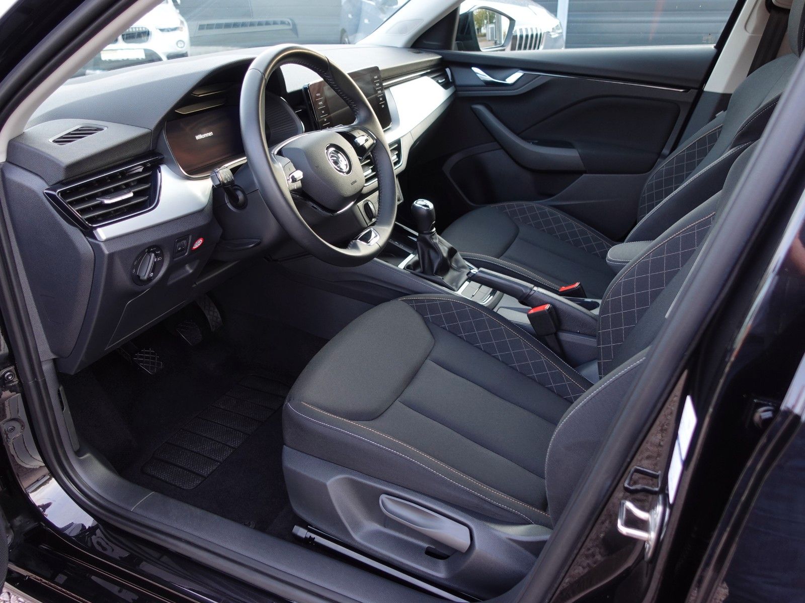 Fahrzeugabbildung SKODA Scala 1.0 TSI 81kW Ambition Business/LED/Navi/..