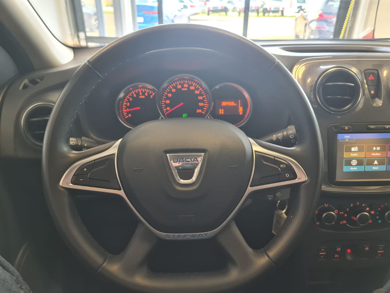 Fahrzeugabbildung Dacia Logan MCV II Kombi Stepway / KLIMA / NAVI