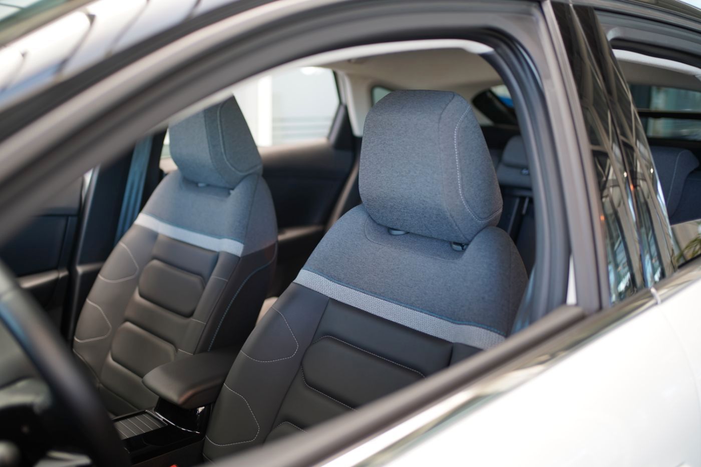 Fahrzeugabbildung Citroën C4 PureTech 130 Max Sitzheizung Navi DAB Klima