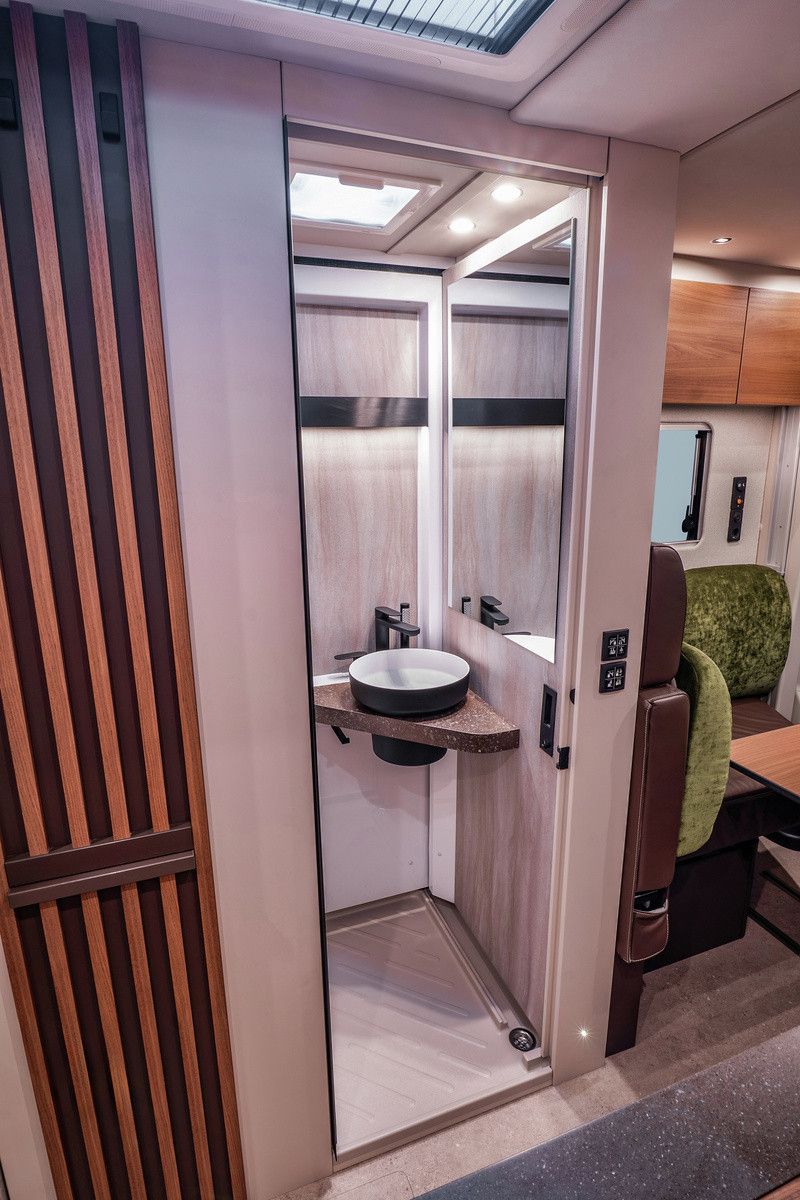 Fahrzeugabbildung Bürstner Signature SFT 7.1 - AHK - AUTOMATIK