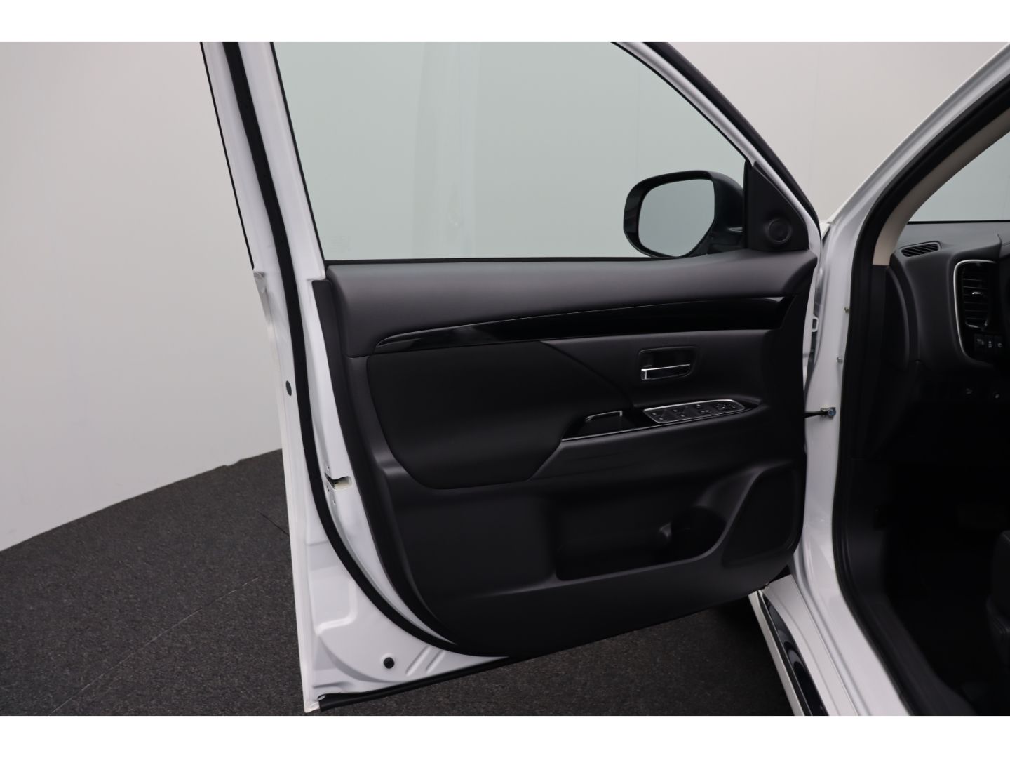 Fahrzeugabbildung Mitsubishi Plug-in Hybrid Outlander PHEV 2.4 Basis 4WD