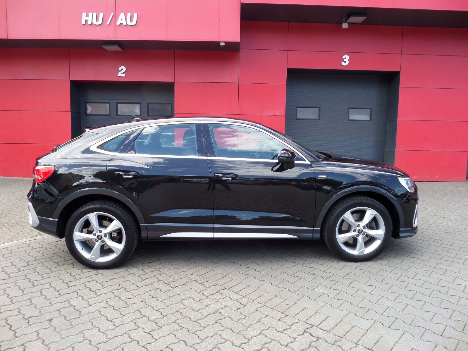 Audi Q3 Sportback 40 TDI quattro S line NAVI-AHK foto 2