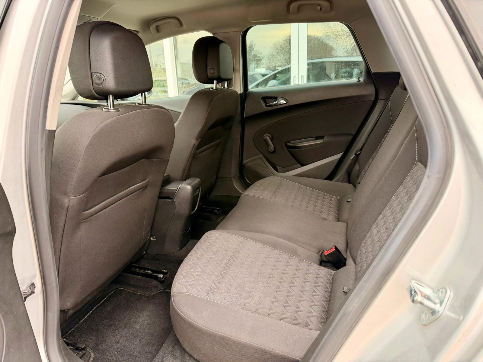 Opel Astra 2013 — photo 8