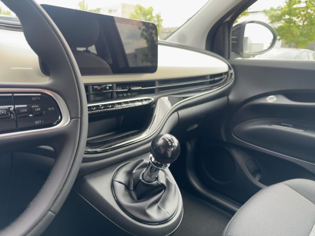 Fahrzeugabbildung Fiat 500 Hybrid Limousine ICON, K-Paket,Rückfahrkamer