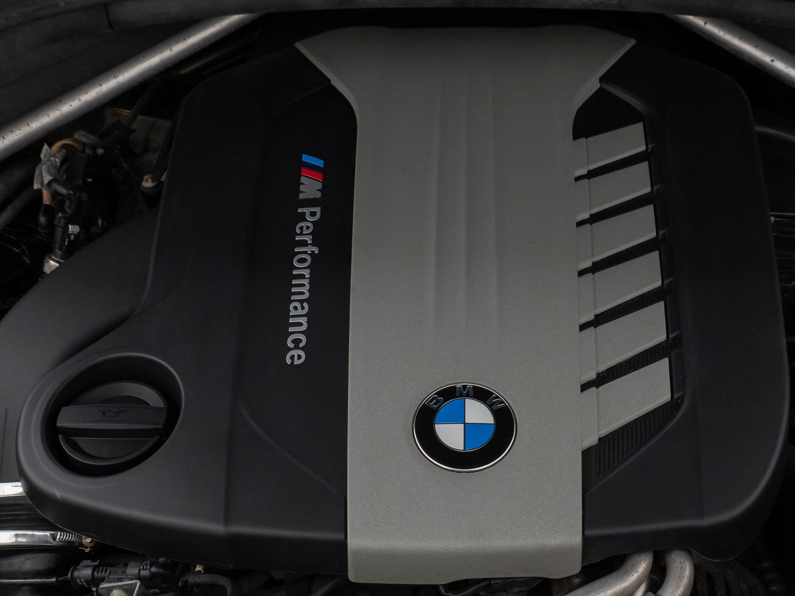 Fahrzeugabbildung BMW X5 M50d Kamera H/K NaviPro Xenon AHK Alarm