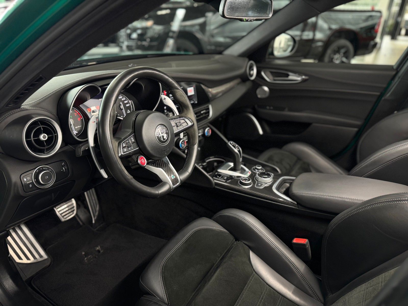 Fahrzeugabbildung Alfa Romeo Giulia 2.9 V6 Quadrifoglio "ACC Komfort-Paket"