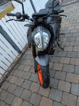 KTM Duke 125 - KTM 125
