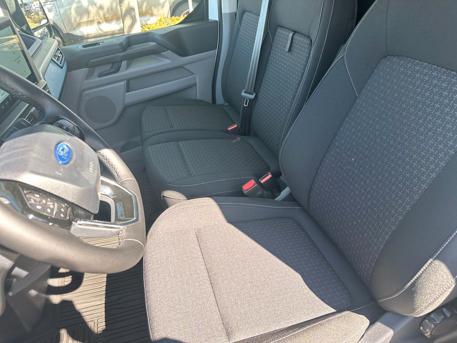 Fahrzeugabbildung Ford Transit Custom Kasten 320 L1 Trend FWD PHEV
