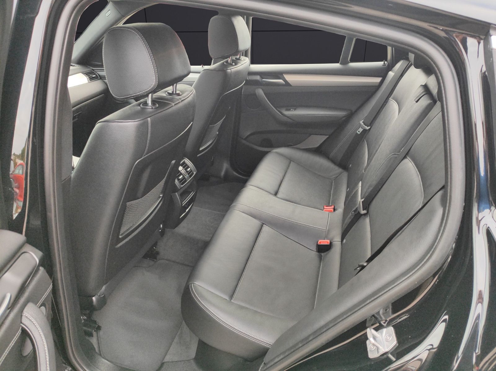 Fahrzeugabbildung BMW X4 xDrive 28 i Advantage*Automatik*Allrad*Navi*