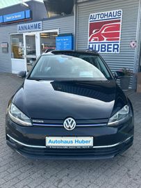 Volkswagen Golf - 1