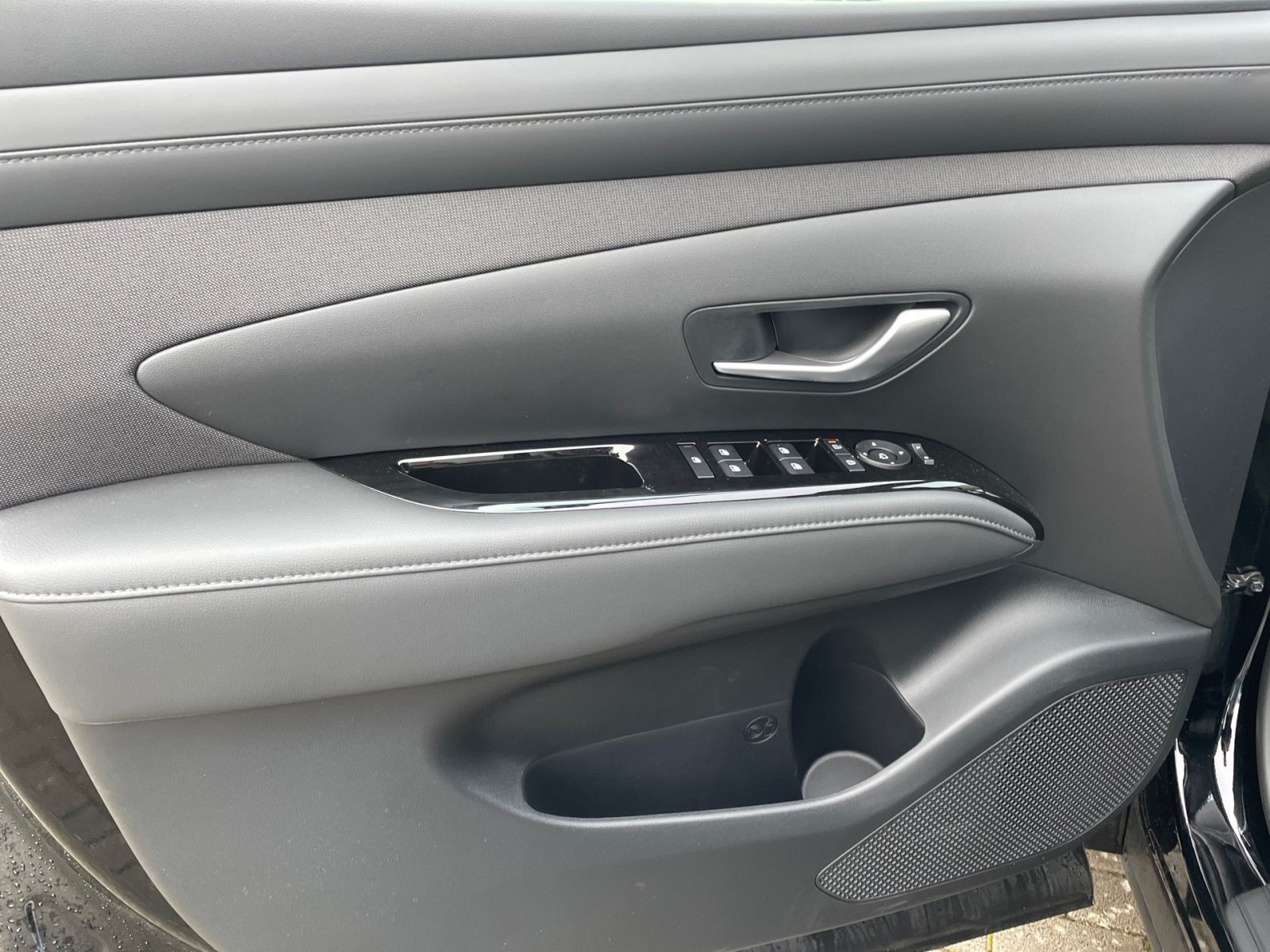 Fahrzeugabbildung Hyundai TUCSON 1.6 T-GDI Trend Hybrid 4WD LED Paket