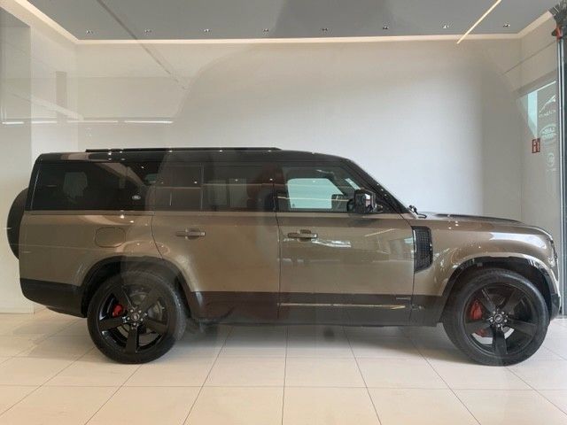 Fahrzeugabbildung Land Rover Defender 130 D300 X  Standheizung & Acht Sitze