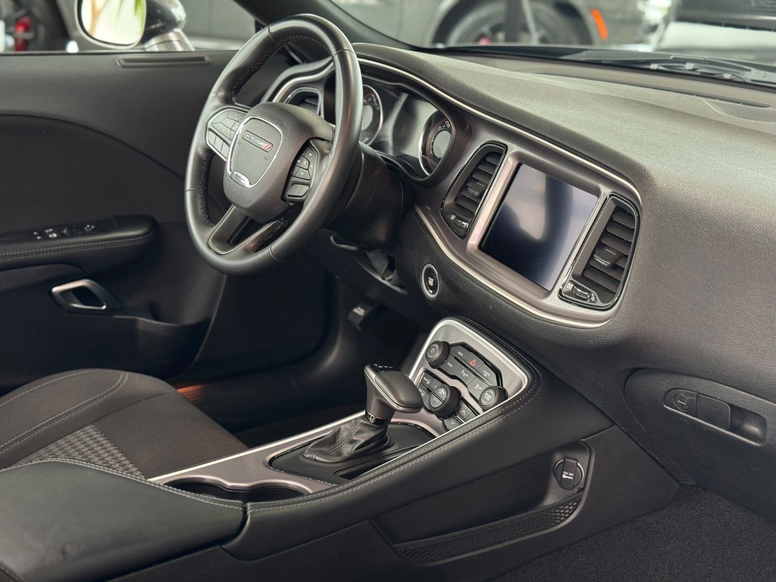 Fahrzeugabbildung Dodge Challenger SXT 3.6 V6 Navi Alpine CarPlay LPG