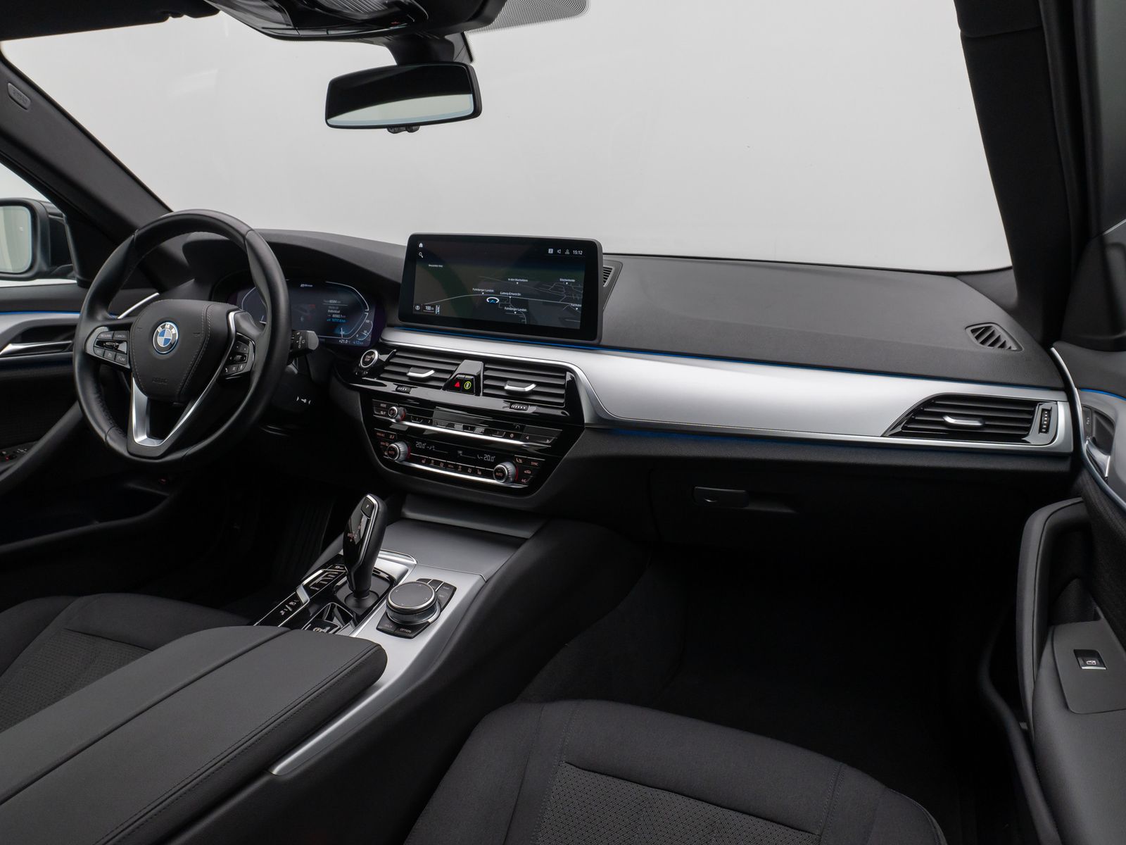 Fahrzeugabbildung BMW 530e xD HUD DAB CockPitPro PDC Komfort Alarm LED