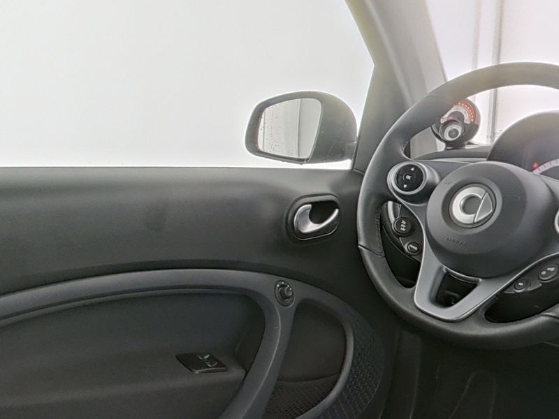 Fahrzeugabbildung Smart smart EQ fortwo Exclusive*Pano*LED*Kamera*22kW*