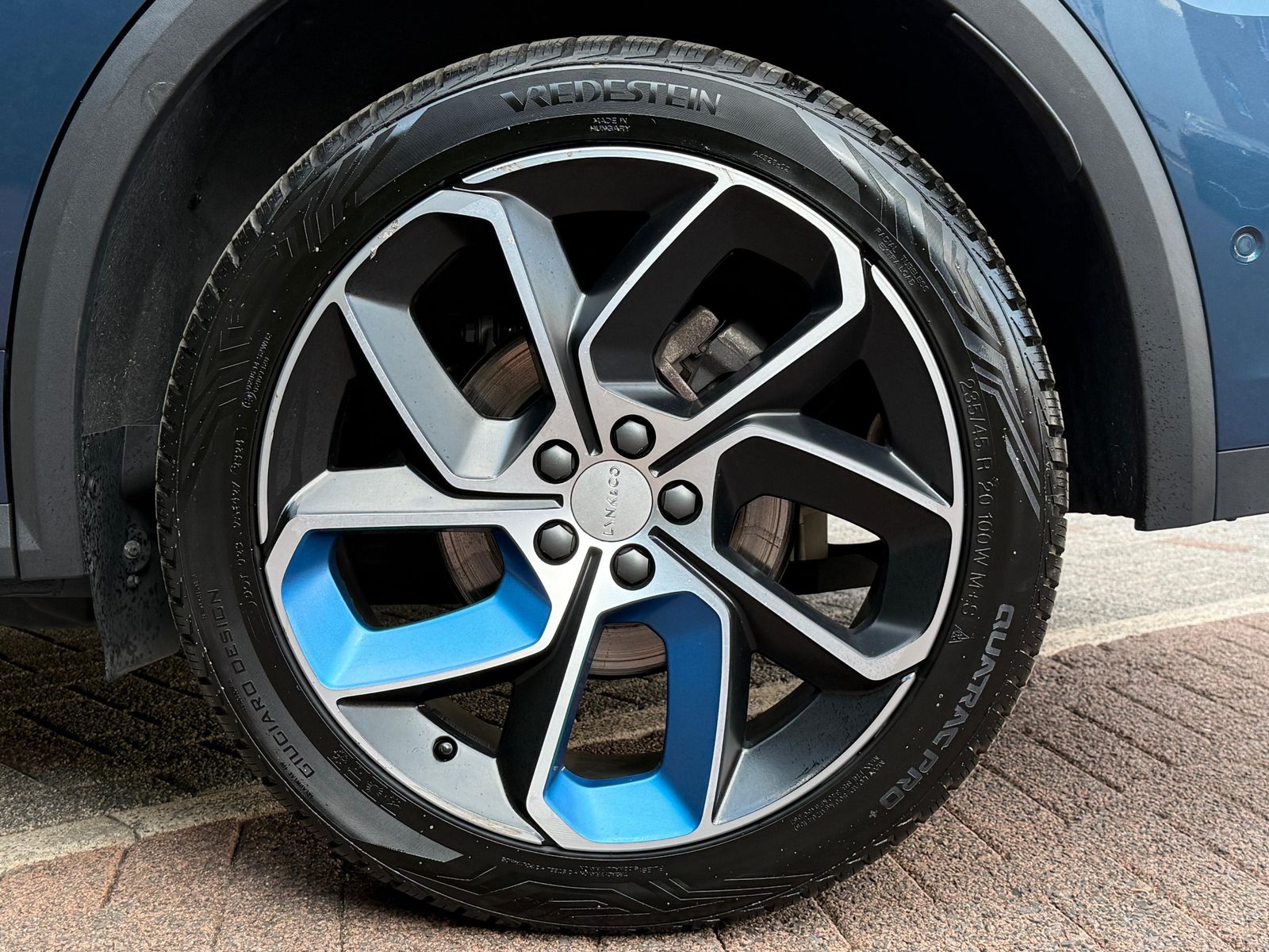 Fahrzeugabbildung Lynk&Co 01 1.5 T Aut PHEV PANO+LED+NAVI+ACC+MEMO+SHZ+360