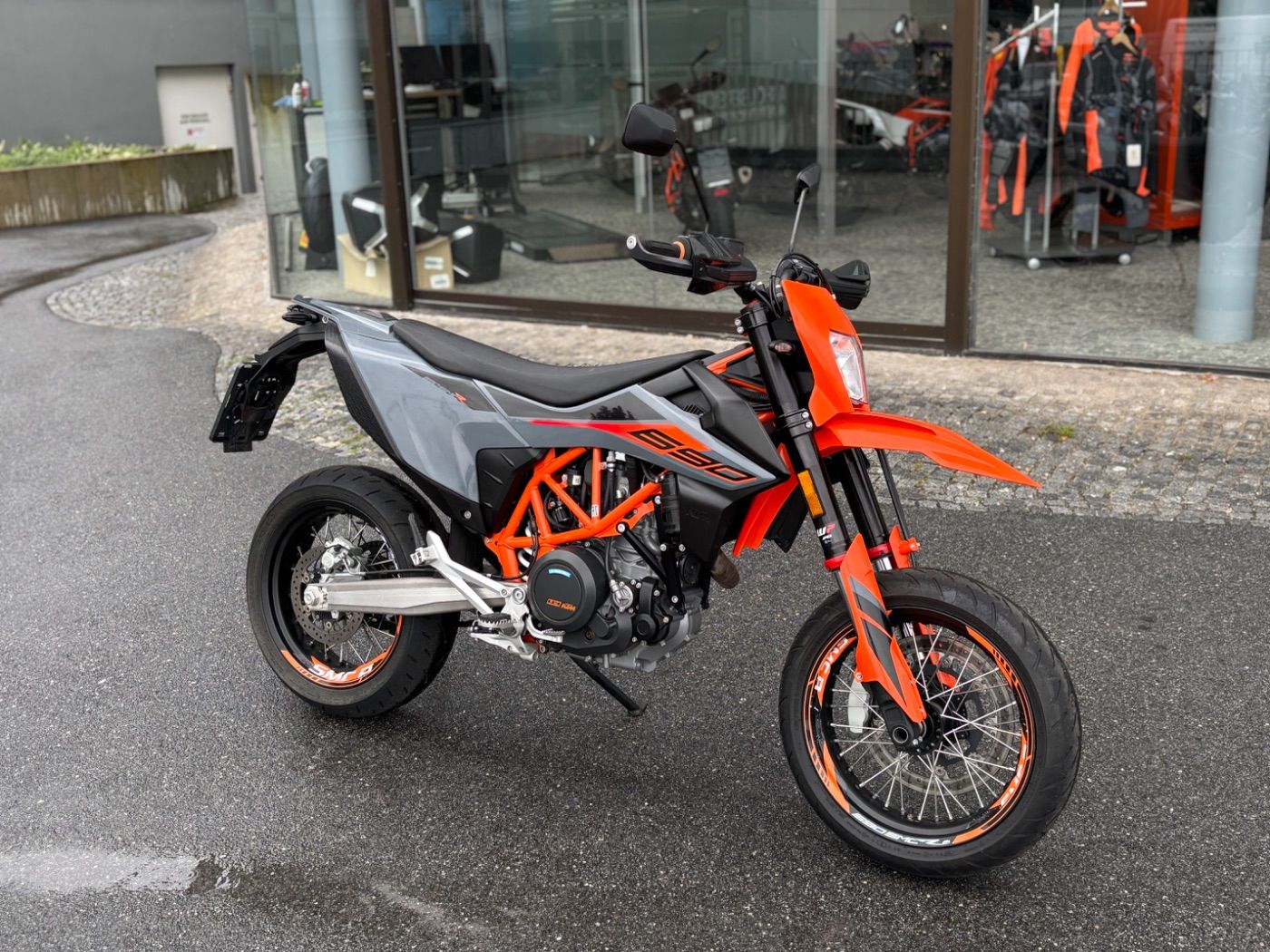 Fahrzeugabbildung KTM 690 SMC-R 2022 A2 Arrow Endschalldämpfer