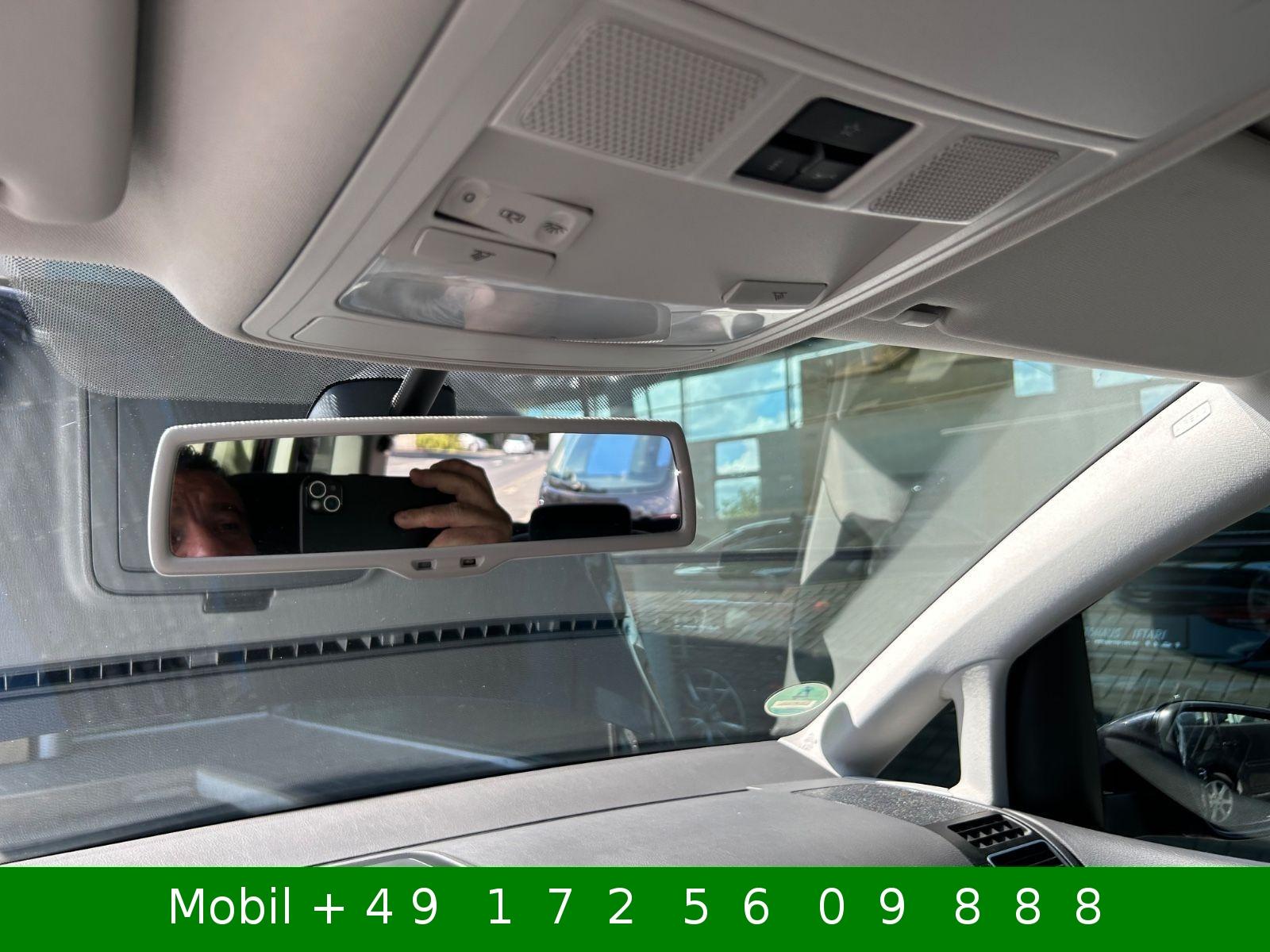 Volkswagen Touran 2011 — photo 11
