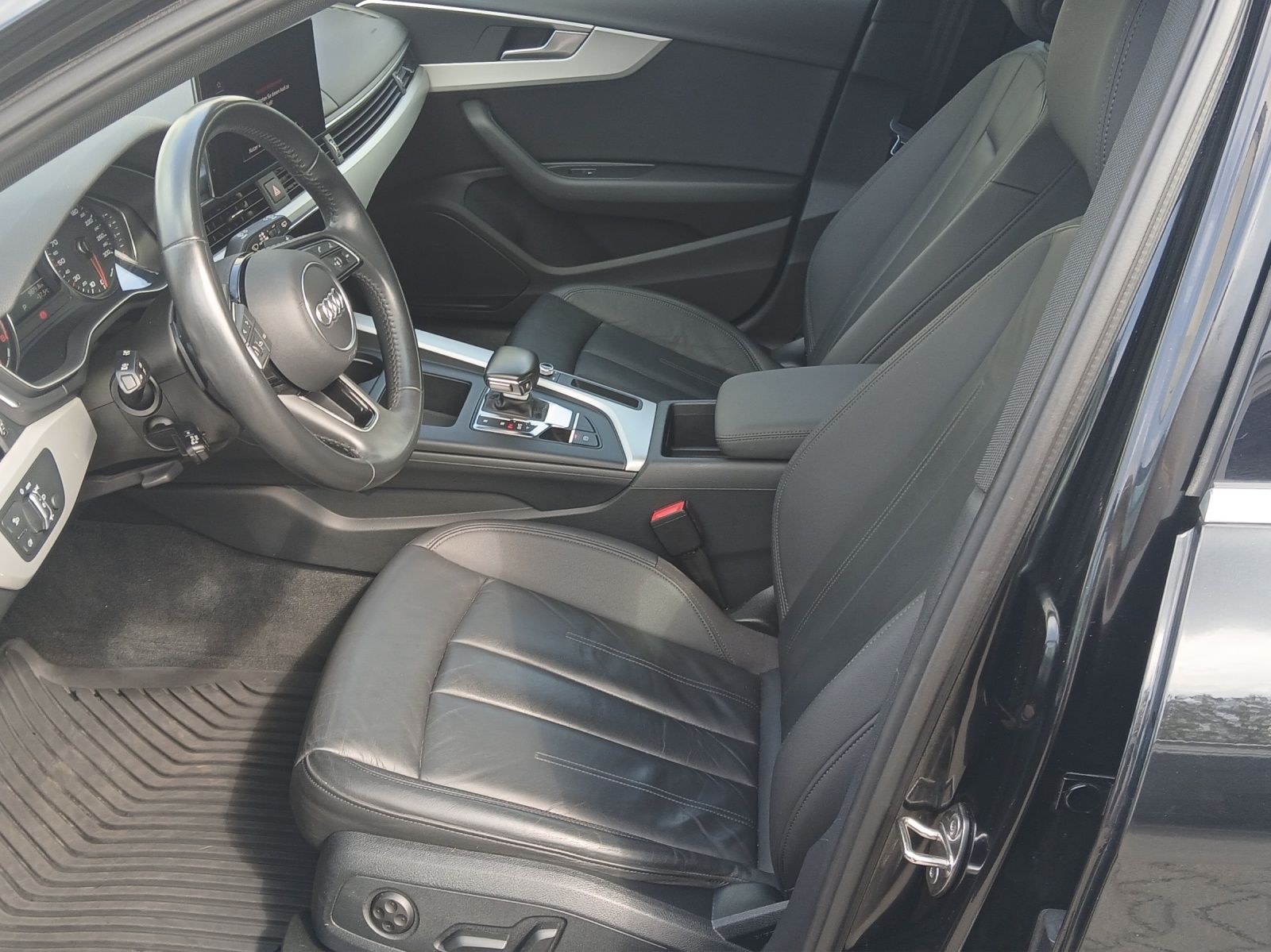 Fahrzeugabbildung Audi A4 Avant 35 TFSI advanced S-tronic LED Navi Lede
