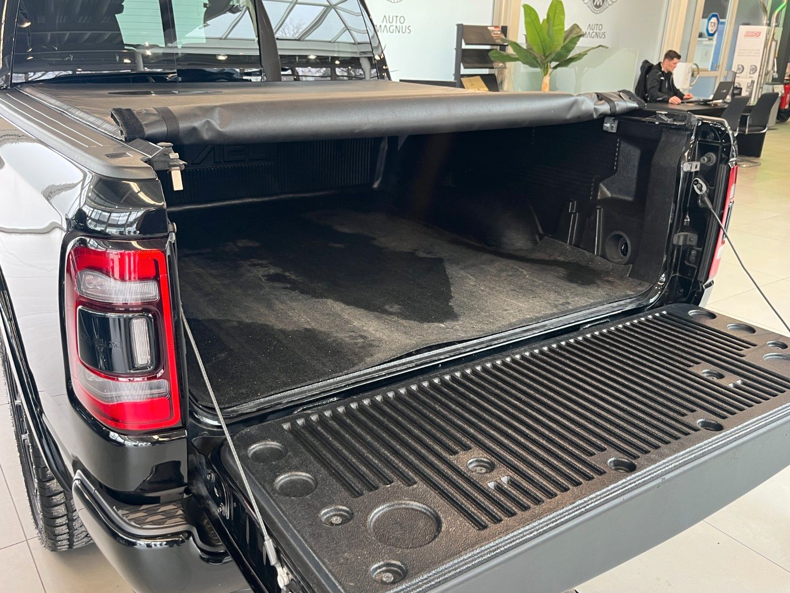 Fahrzeugabbildung Dodge RAM 1500 Laramie Night  Navi*AHK*LPG*Pano