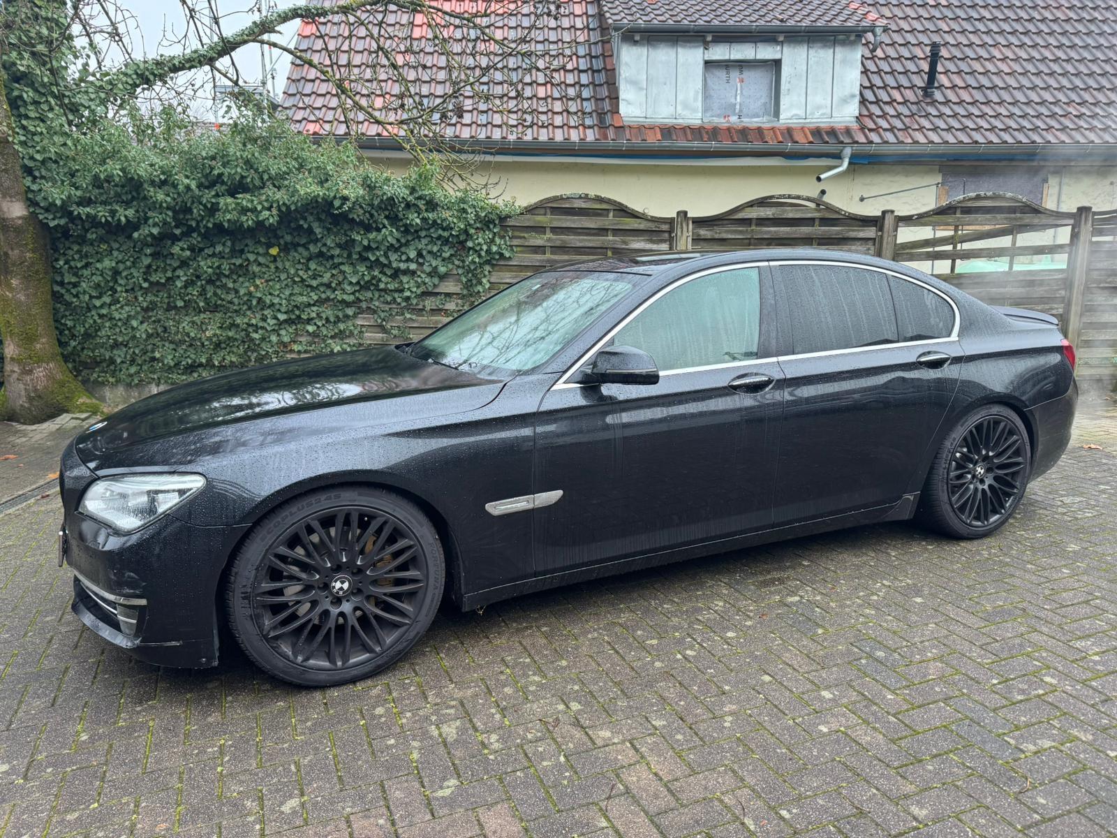 BMW 740i