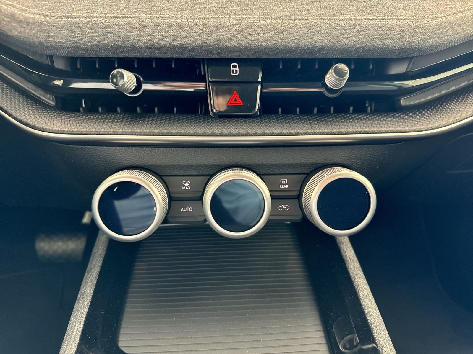 Superb Combi 2.0 TDI Selection, AHK, Matrix LED,