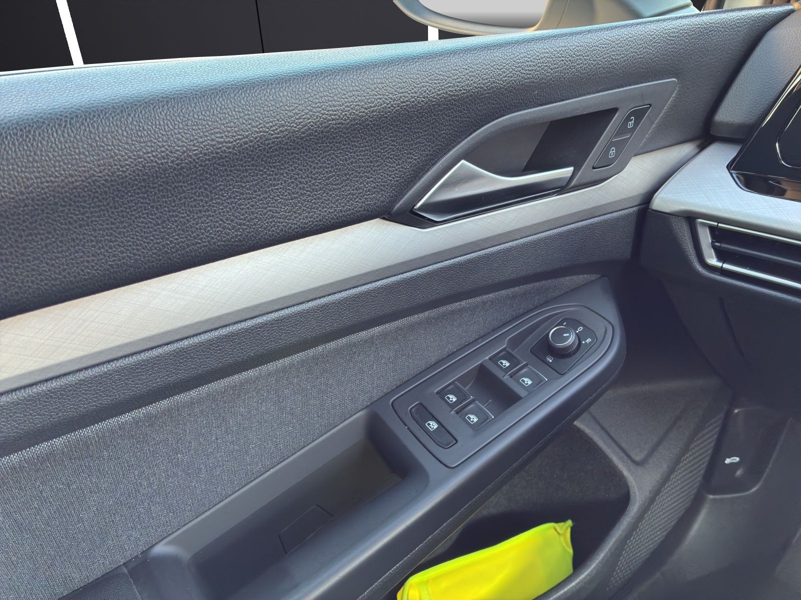 Fahrzeugabbildung Volkswagen Golf VIII Life DSG TDI LED ACC SH PDC Ambiente N