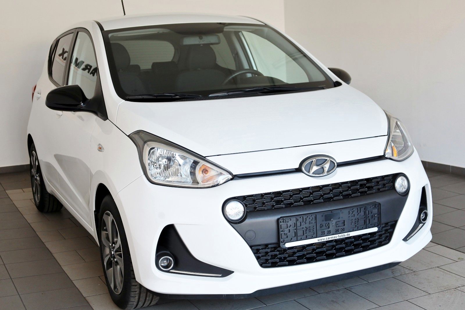Fahrzeugabbildung Hyundai i10 YES! Plus,Autom.,Navi,SH, PDC, 8fach bereift