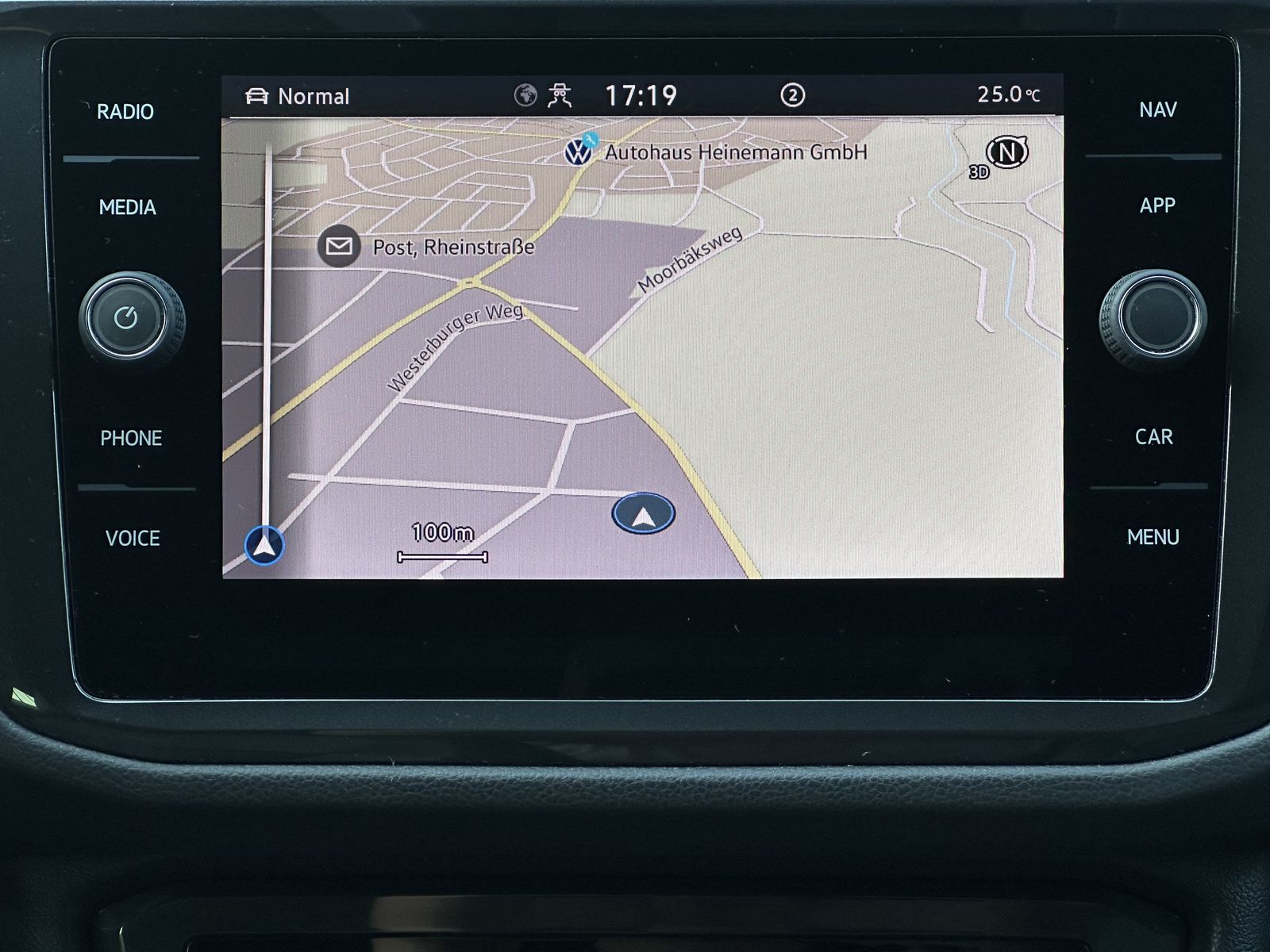 Fahrzeugabbildung Volkswagen Tiguan 2.0 TDI DSG 4M R-Line NAV+LED+ACC+CARPLAY