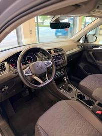 Volkswagen Tiguan - 6