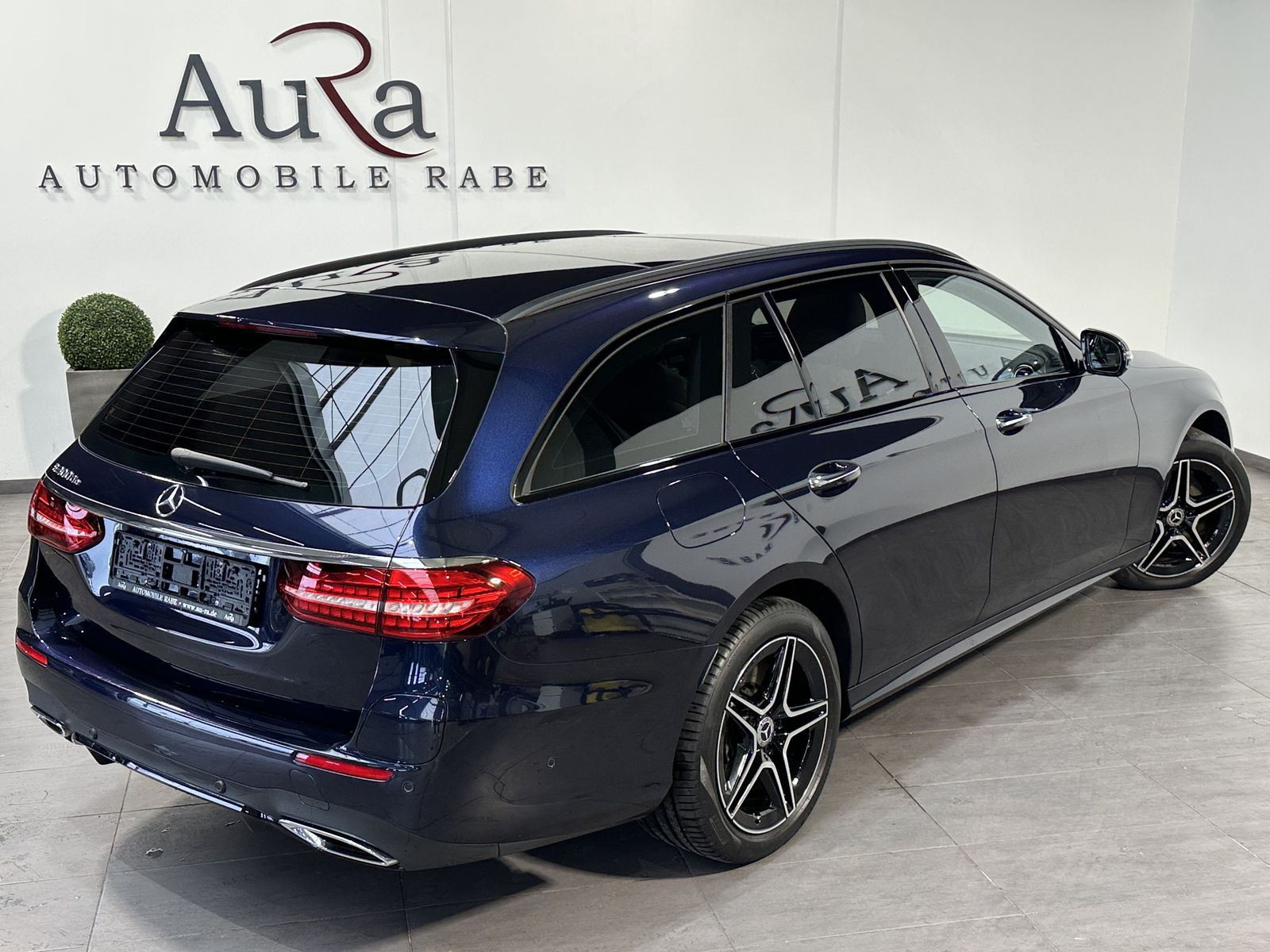 Fahrzeugabbildung Mercedes-Benz E 300de T AMG-Line NAV+LED+PANO+BURMESTER+KAMERA