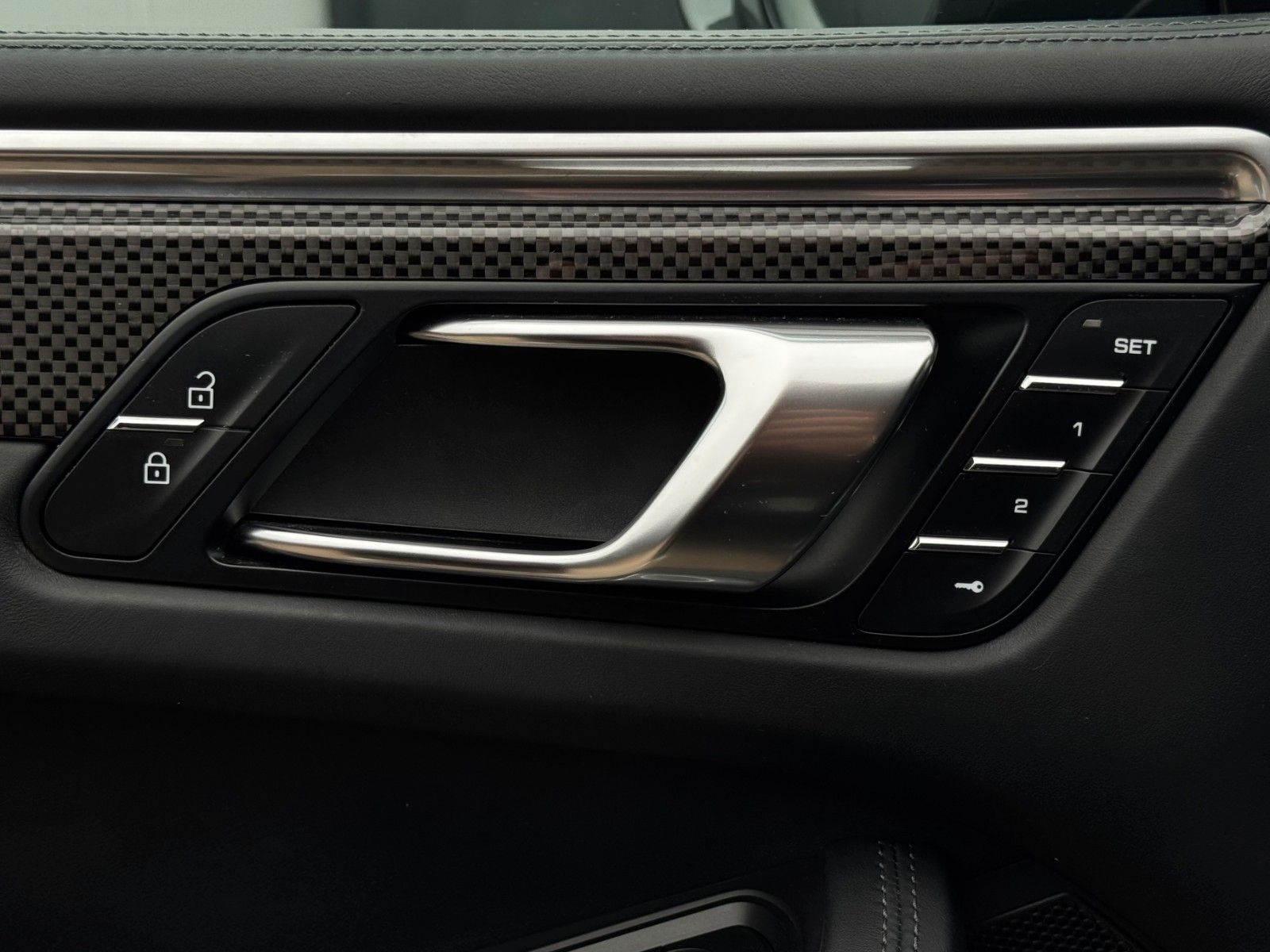 Fahrzeugabbildung Porsche Macan GTS PASM Chrono Carbon Pano Bose Std-HZG