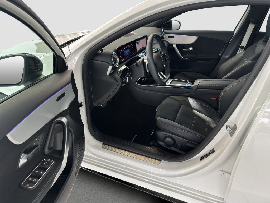 Fahrzeugabbildung Mercedes-Benz A 200 AMG Line AMG*Night*Navi*PDC*ParkAss*RFK
