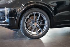 PORSCHE Cayenne GTS Coupé | Leichtbau Sport-Paket PORSCHE Cayenne GTS Coupé | Leichtbau Sport-Paket