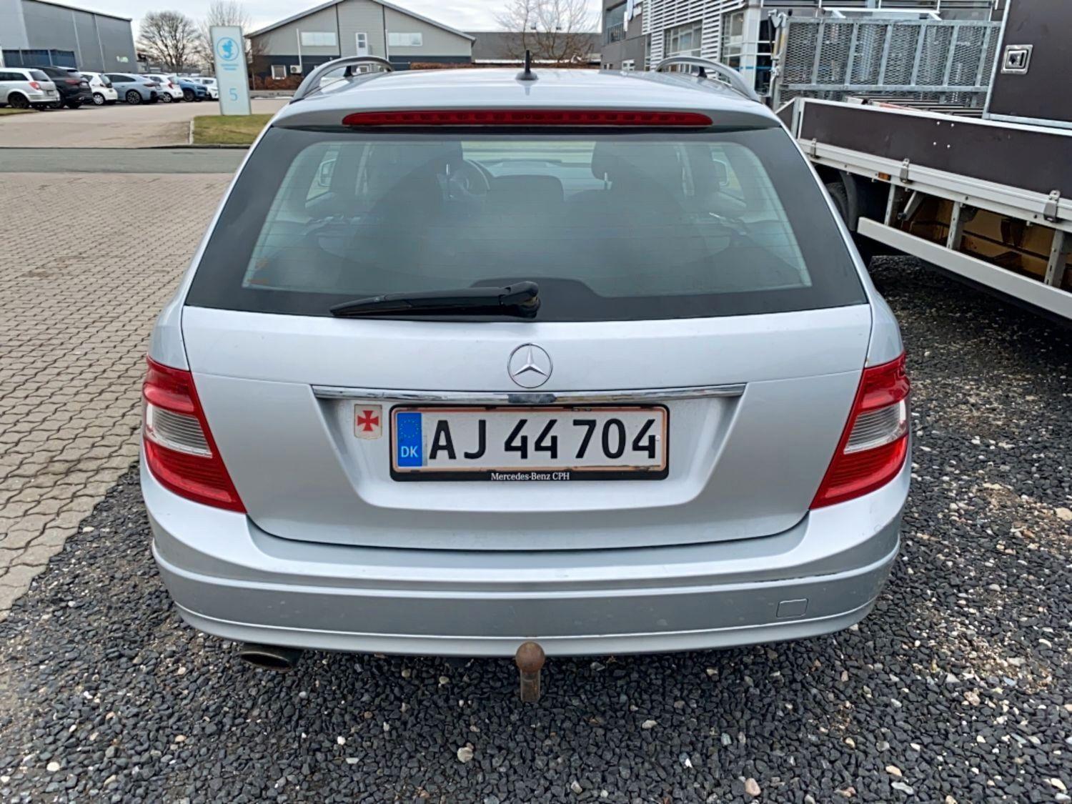 Mercedes-Benz C180 2010 — engine 1.796 cm³, 156 HP (115kW)