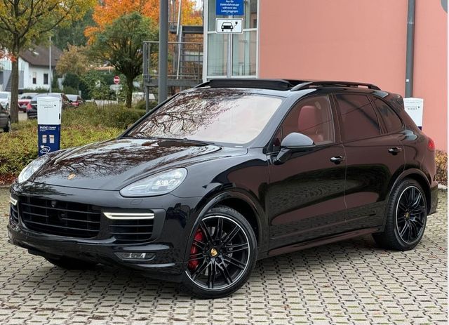 Porsche Cayenne Turbo 1.Hand Carbon Panorama