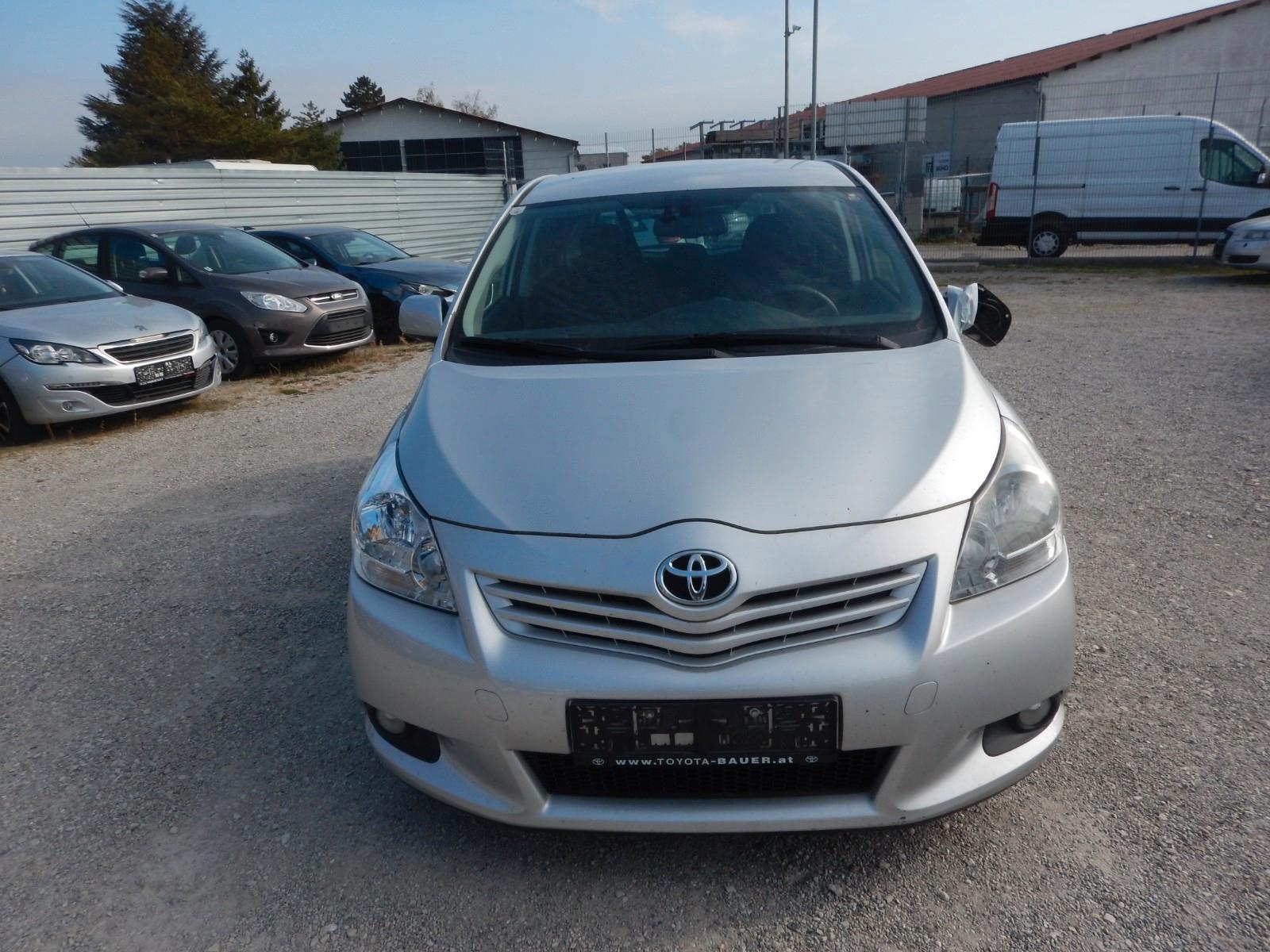 Toyota Verso 2011 — photo 22