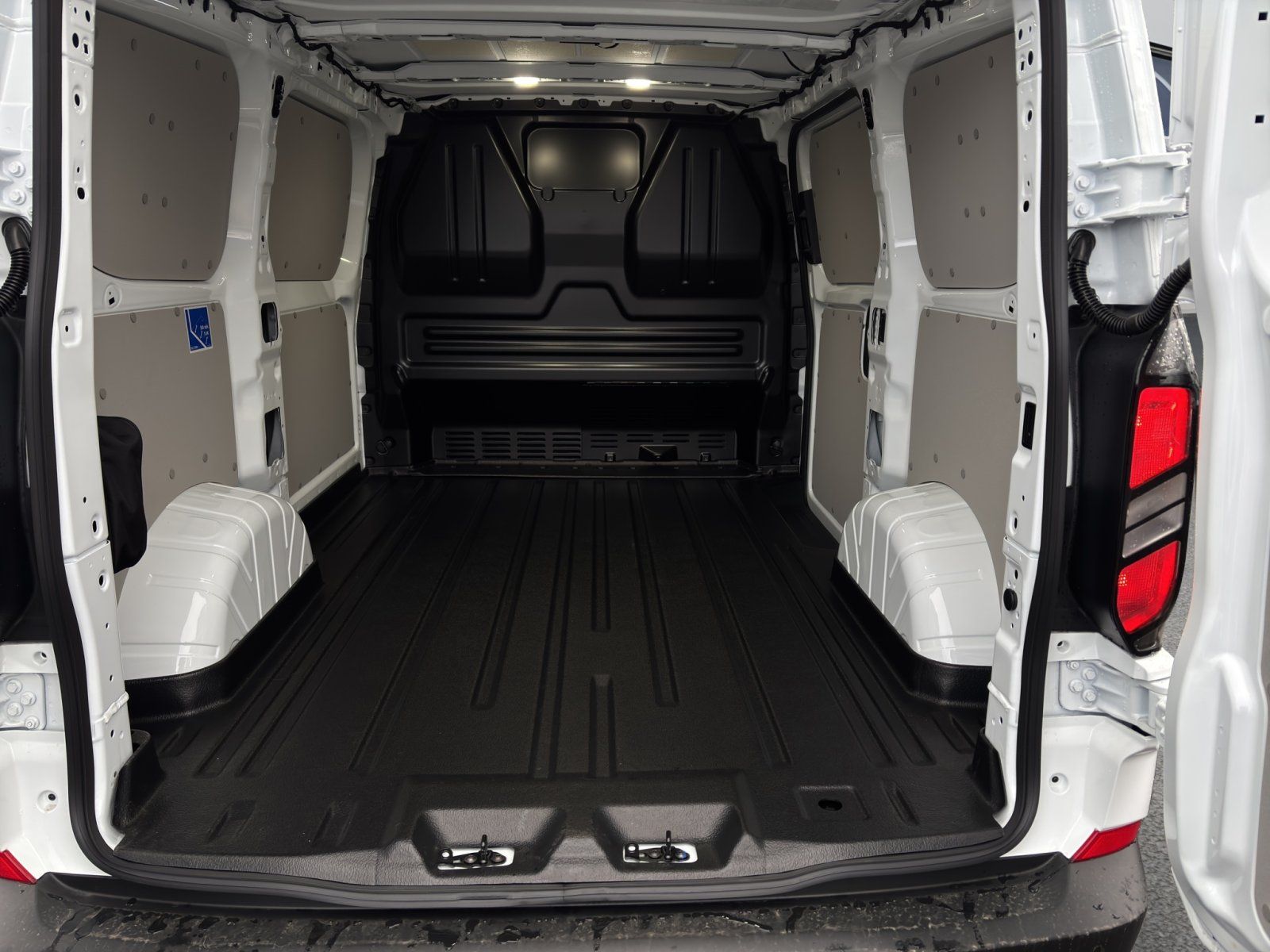 Fahrzeugabbildung Ford Transit Custom 320 L1 Trend FWD Plug-in Hybrid