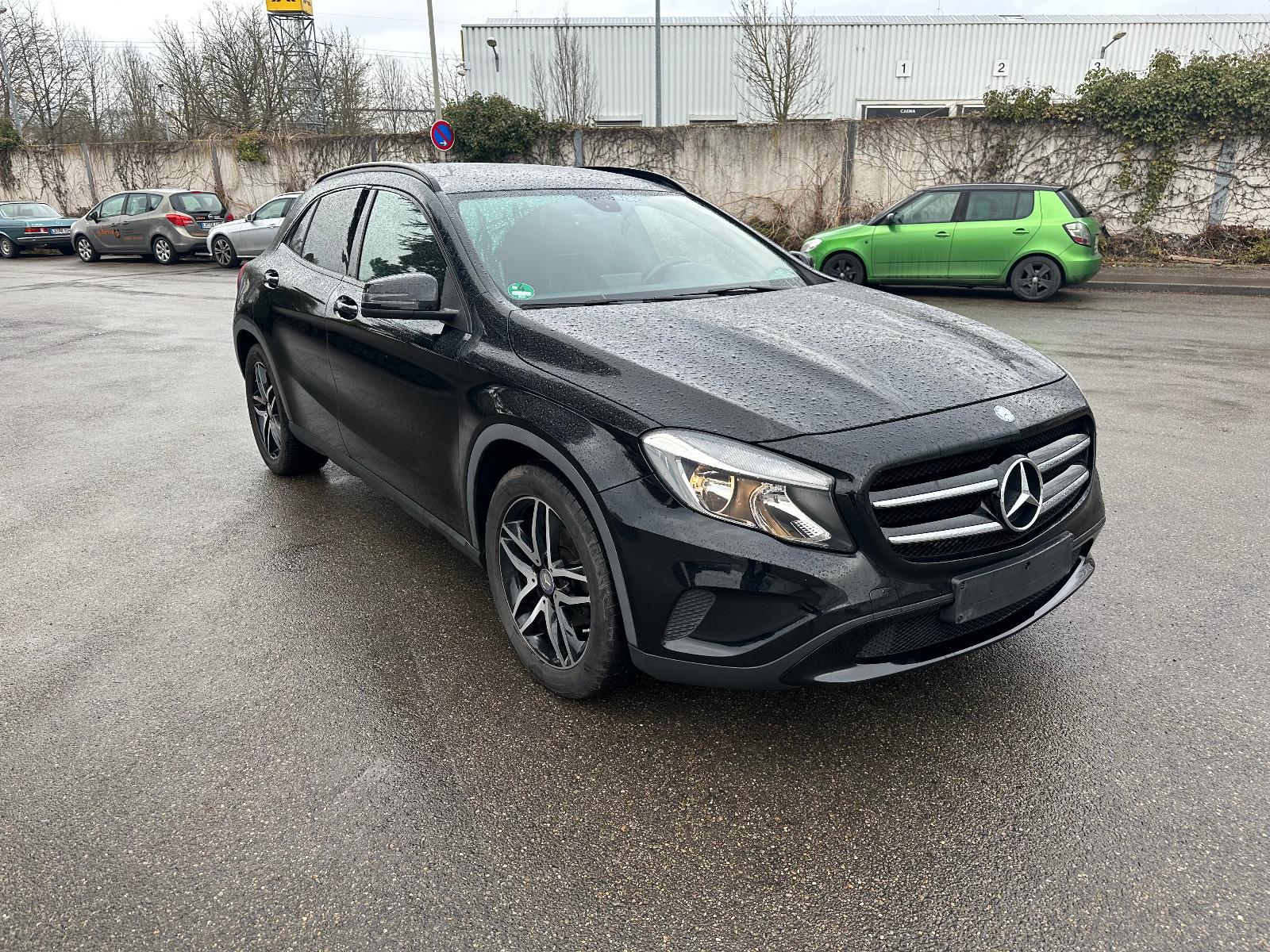 Mercedes-Benz GLA 200 d,Navi,kamera,Tempomat,Sitzh.,AHK