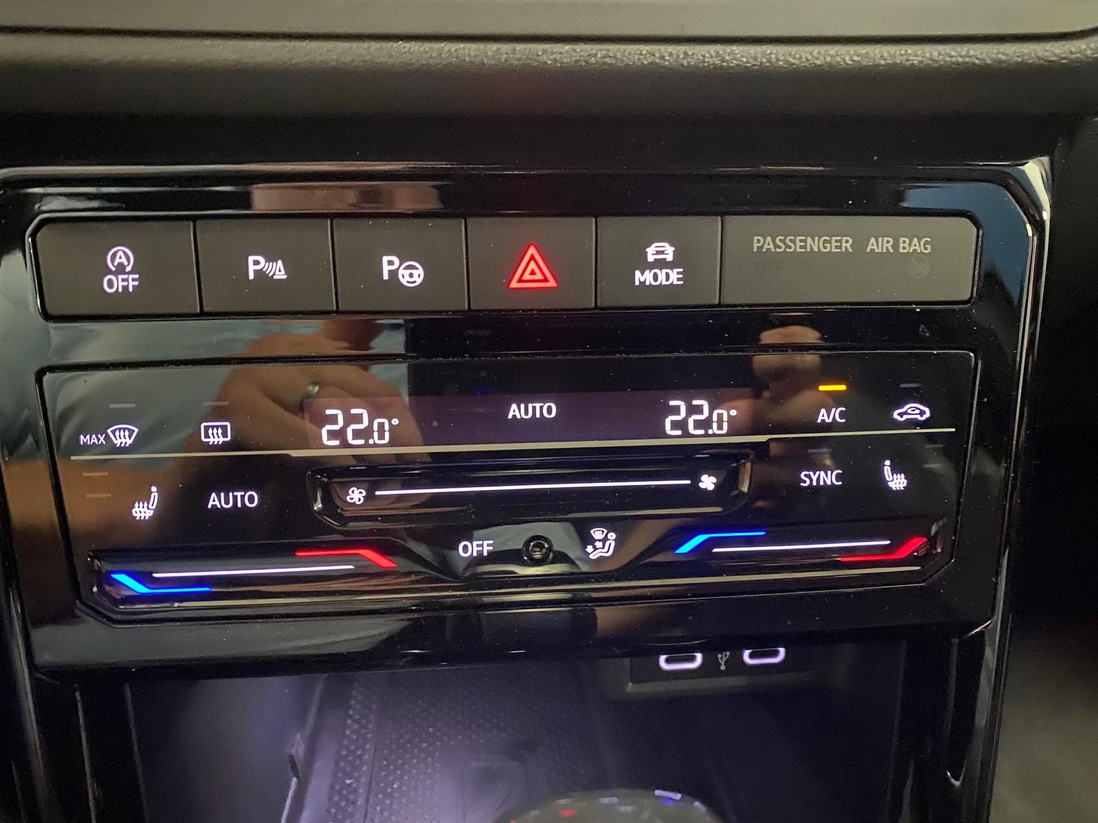 Fahrzeugabbildung Volkswagen T-Cross 1.5 TSI DSG Style R-Line+ACC+RFK+APP+LED