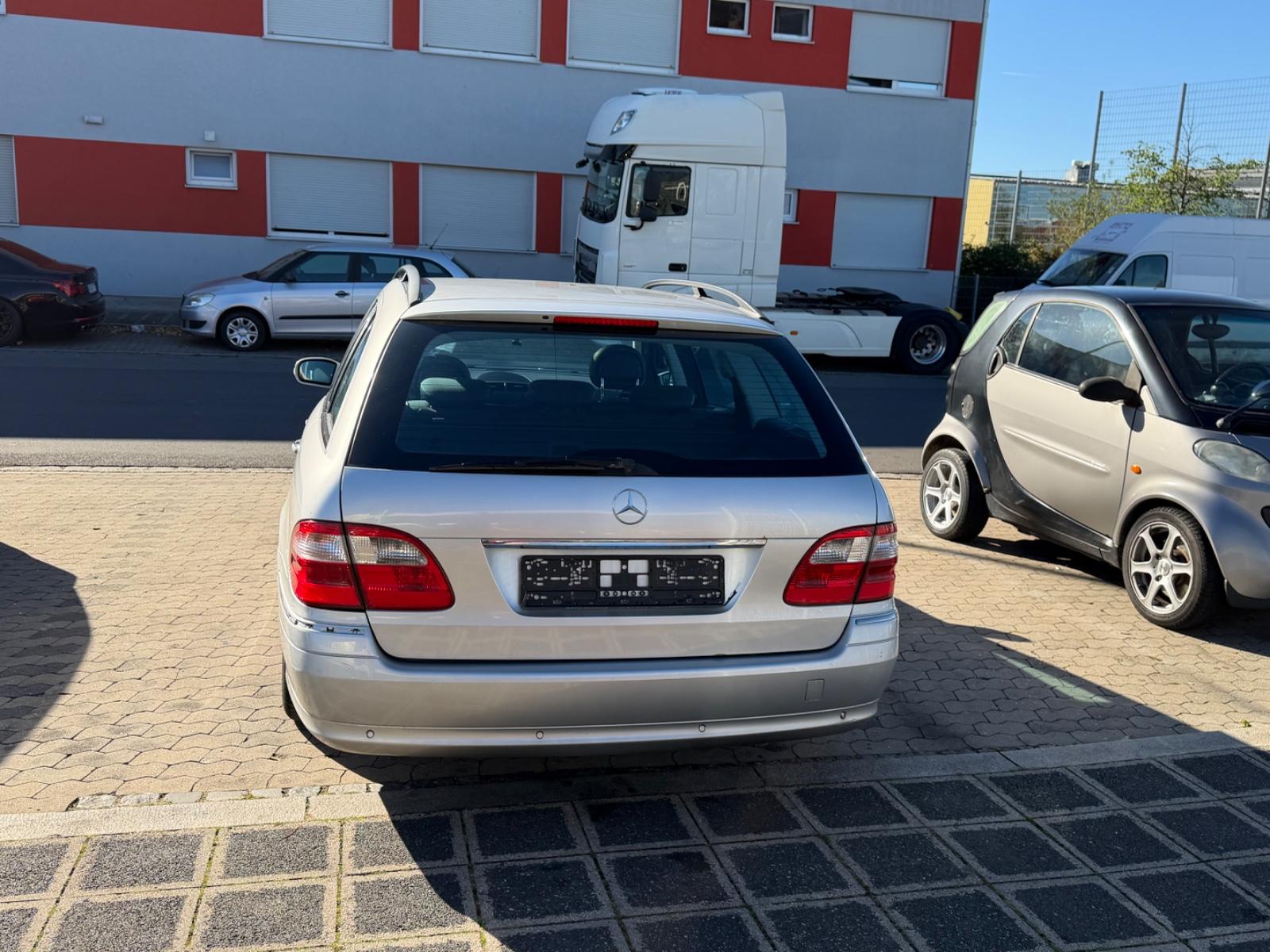 Mercedes-Benz E270 2005 — photo 17