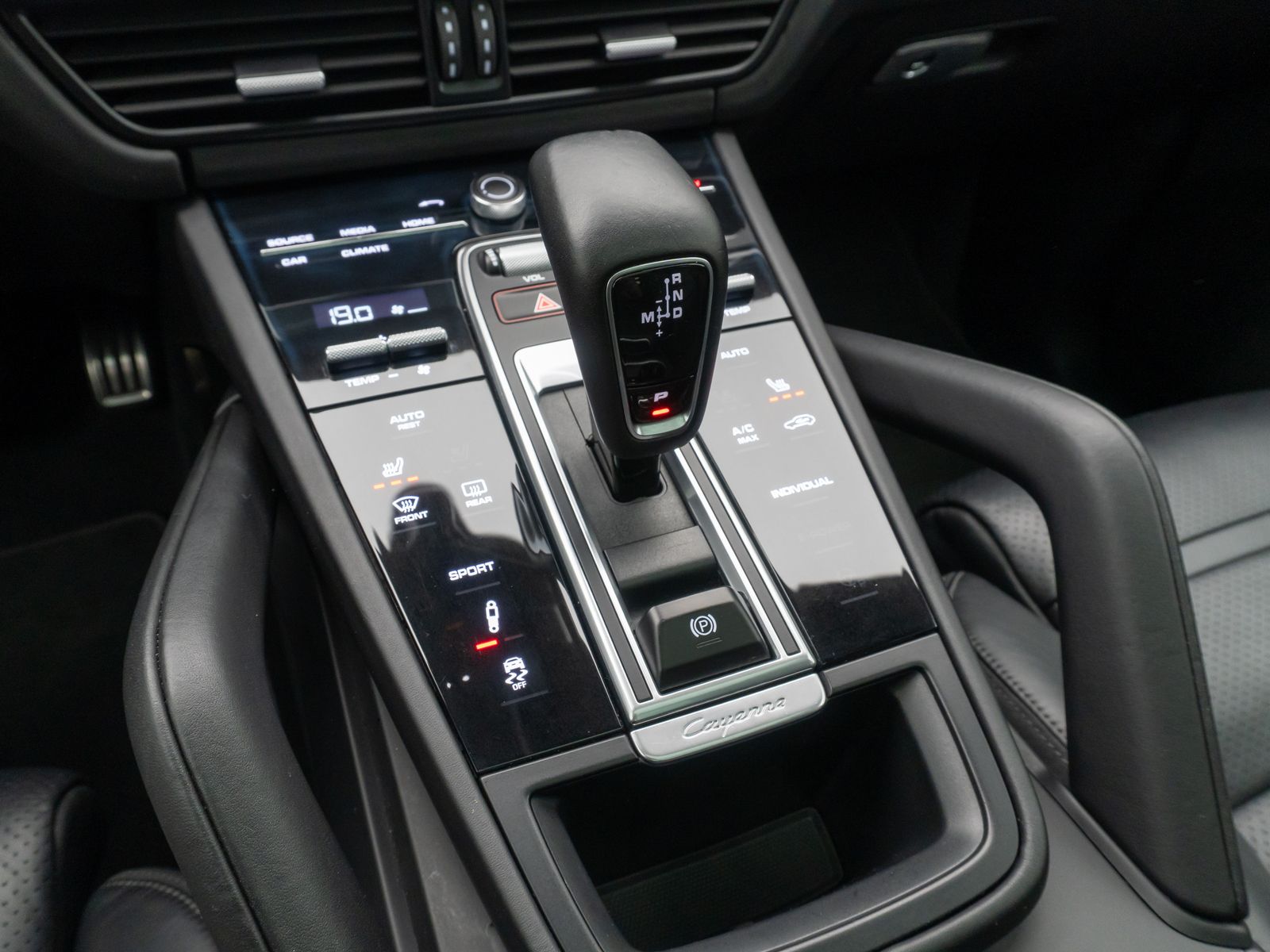Fahrzeugabbildung Porsche Cayenne S Kamera HiFi Panorama Leder AHK 21"