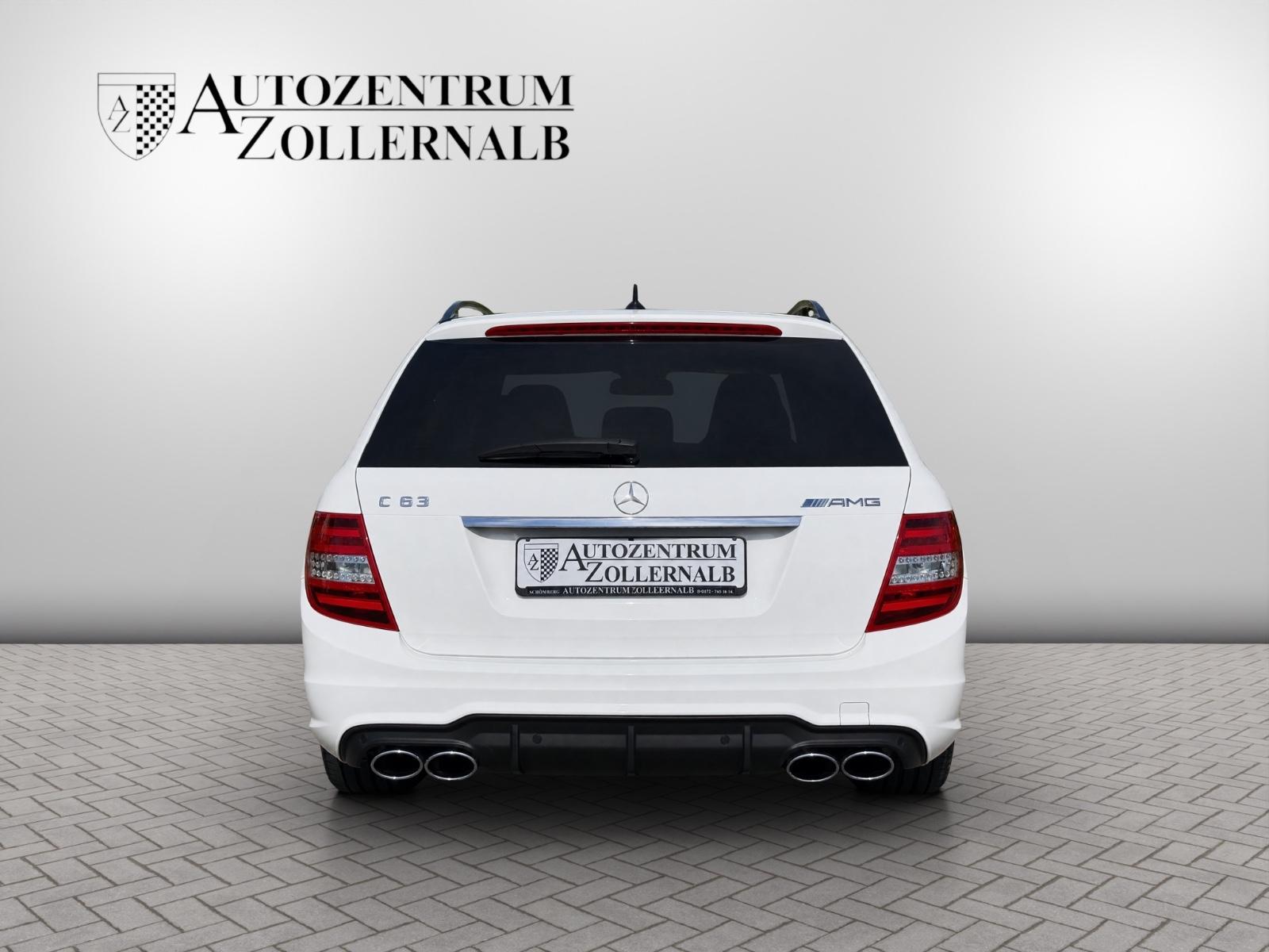 Mercedes C63 AMG Break 6.2 V8 457 ch • Speedshift MCT • Toit ouvrant • GPS • Bi-Xénon • 19"