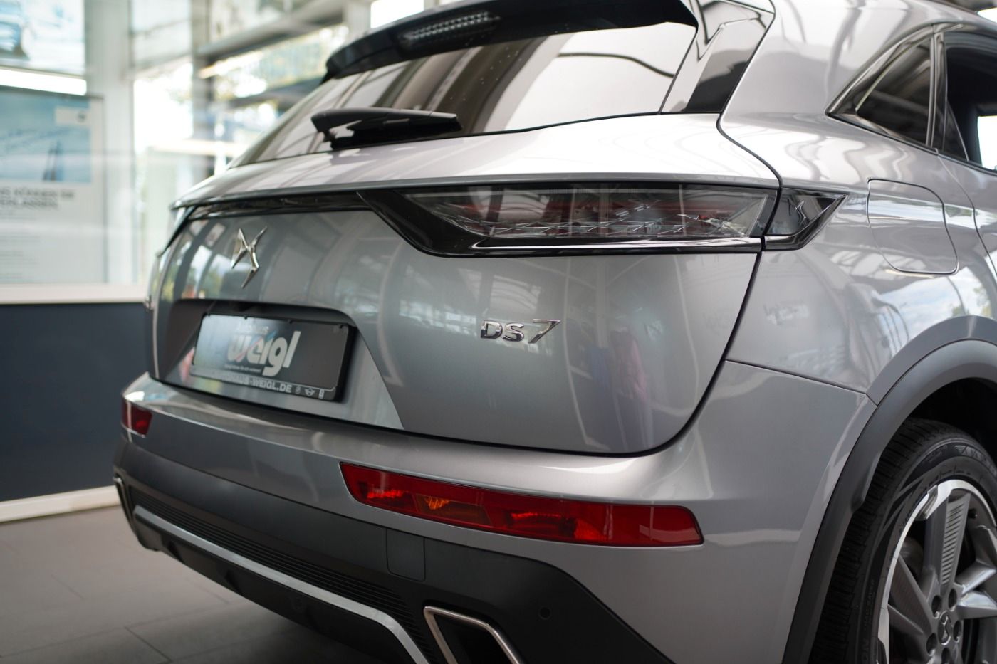 Fahrzeugabbildung DS Automobiles DS7 Crossback E-Tense 4x4 300 Ligne Noire